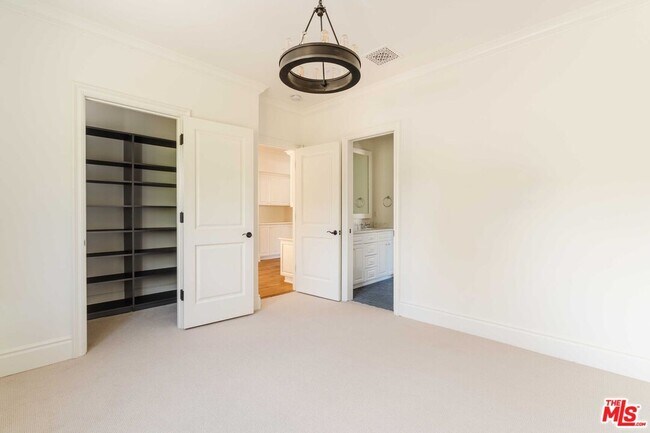 Building Photo - 685 San Lorenzo St