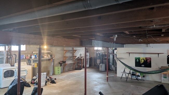 Building Photo - 2285 E Carriage Hill Dr