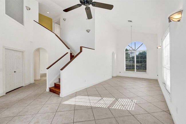 Building Photo - 10902 Tamoron Ln