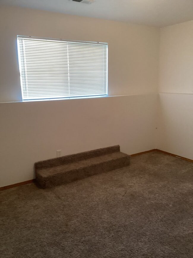 Building Photo - Nicely updated 4Bed, 2Bath in Airway