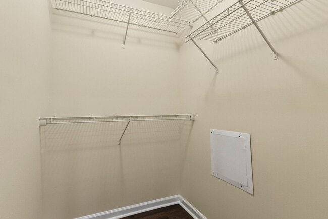 Building Photo - Nice 3 Bed 2 Bath Available in August! Book Your Tour Today!