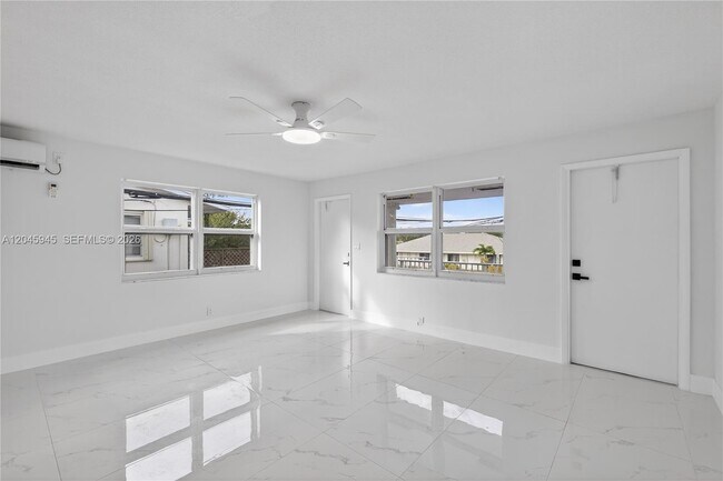 Building Photo - 1520 NE 56th St
