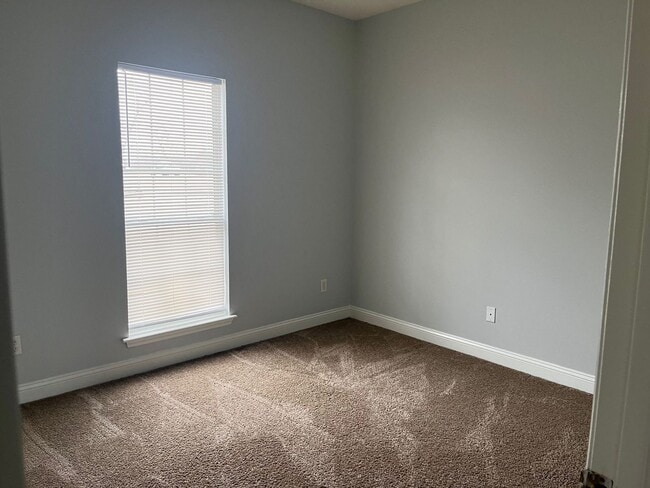 Building Photo - 250 Mayfield Dr