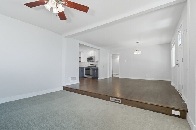 Building Photo - 3 bed 1 bath Ranch in Lowry in Denver