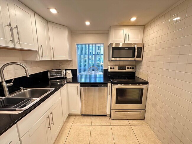 Building Photo - 200 NE 172nd St