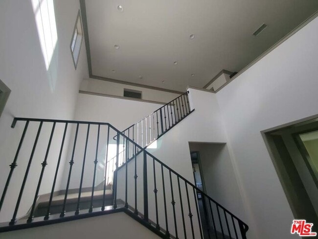 Building Photo - 16243 Cameo Ct