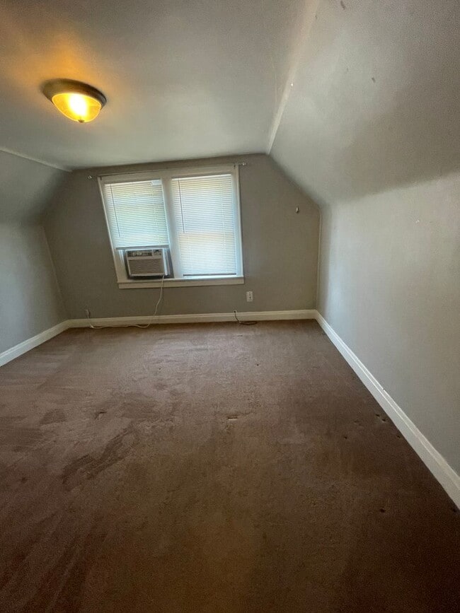 Building Photo - 3 bedroom house