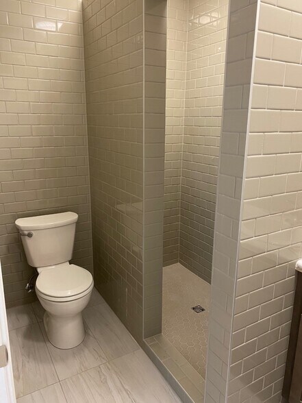 Building Photo - 413 Main Ave