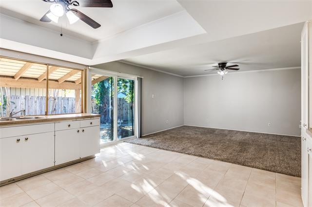 Building Photo - 2200 Briarwood Dr
