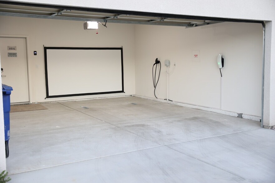 Building Photo - 13826 Caliente Dr