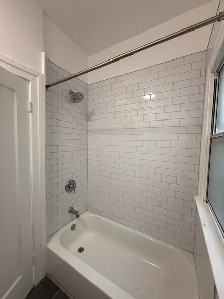 Building Photo - 240 S Reeves Dr