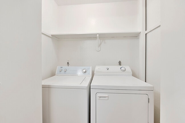 Building Photo - Cedar Creek Apartments