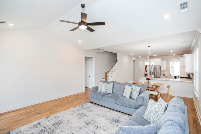 Building Photo - 170 Portico Pl