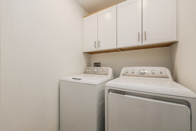 Building Photo - 2133 Great Sapphire Ln