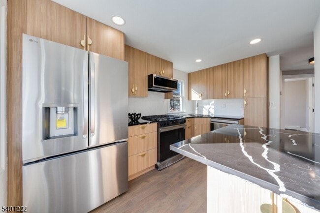 Building Photo - 21 Lombardy Pl