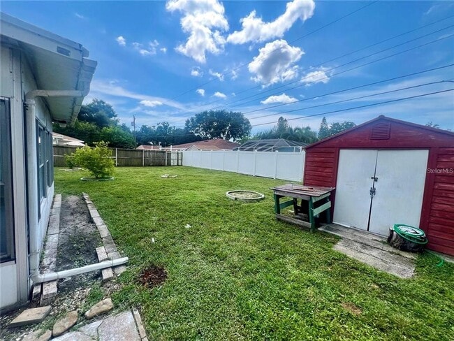 Building Photo - 6700 17th Ln N