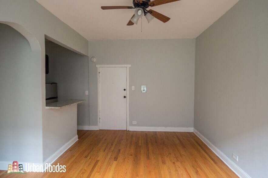 Building Photo - 4614 N Paulina St