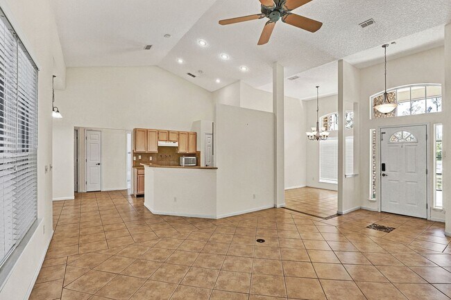 Building Photo - Great 4 bedroom/ 2 bathroom home in Eagle Harbor