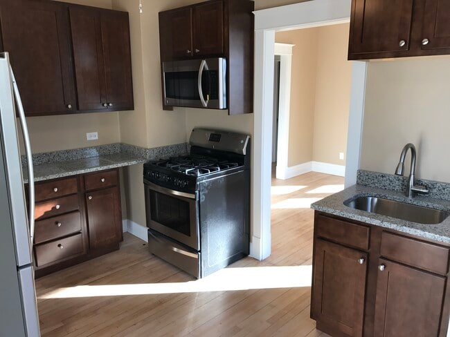 Building Photo - 116 N Adams St