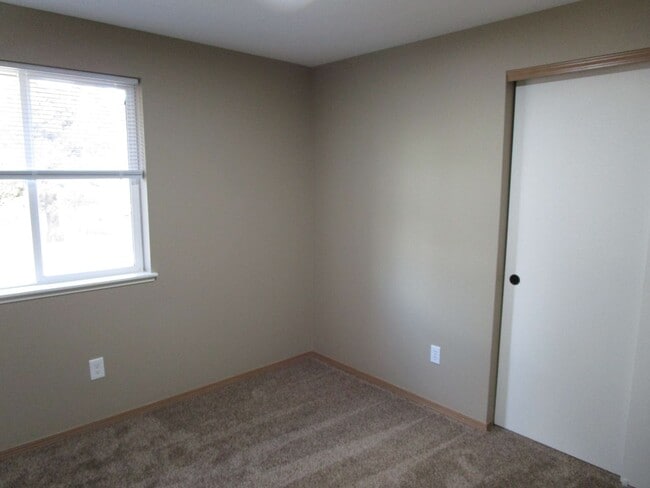 Building Photo - 3 Bedroom, 2 Bathroom Home on 2 Acres on Lower Side of Juniper Canyon - Available Now!