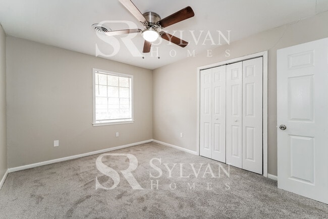 Building Photo - Fall in love with this beautiful 3BR 1BA home