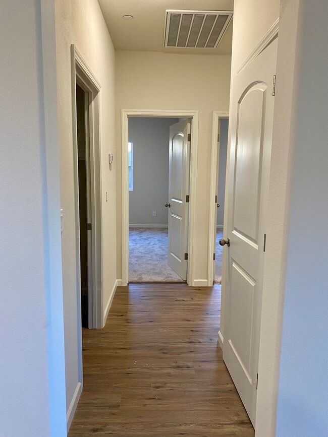 Building Photo - NEWER 4 Bedroom 2 Bath home for RENT!