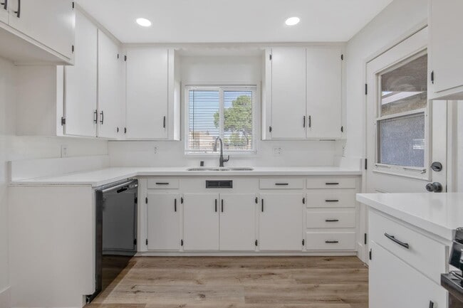 Building Photo - Single family home