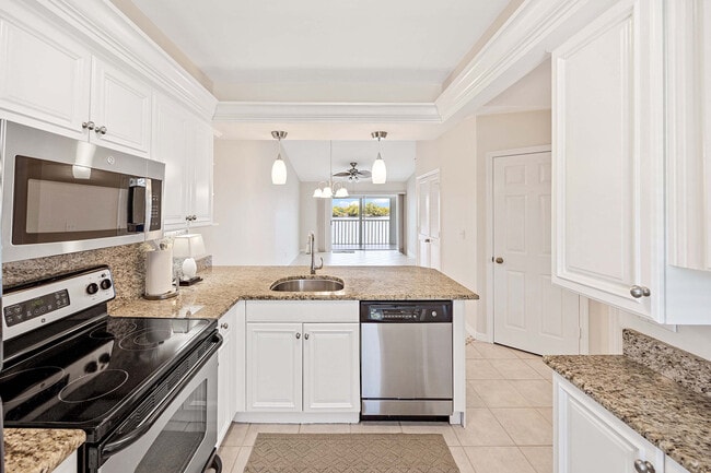 Building Photo - 1015 Mainsail Dr