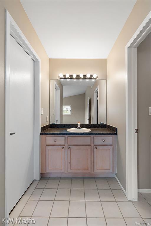 Building Photo - 5652 Drake Hollow Dr E