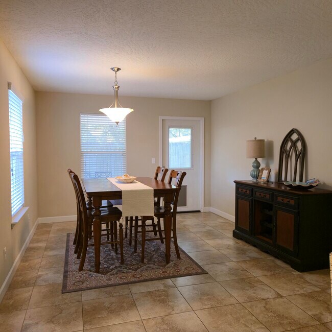 Building Photo - 400 Yancey St