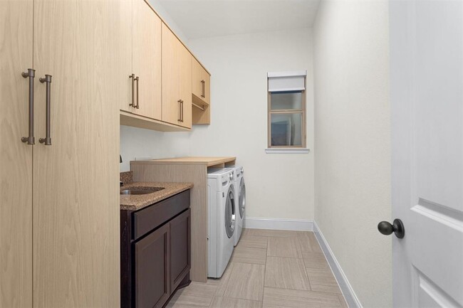 Building Photo - 21112 Verismo Dr