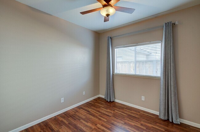 Building Photo - 2898 E Pryor Dr
