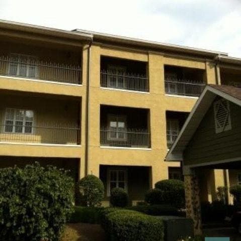 Building Photo - Immaculate Condo in The Flats of Woodlake! - Available August!