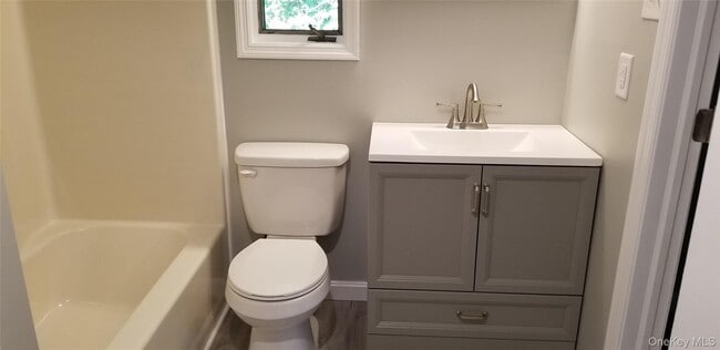 Building Photo - 542 W Broadway