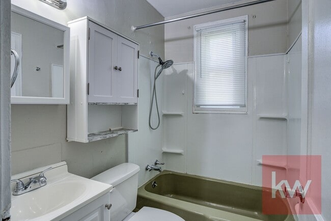 Building Photo - One Level, 2 Bedroom Unit in Kingsport