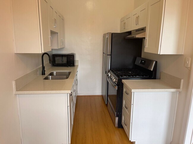 Building Photo - Studio Vacancy