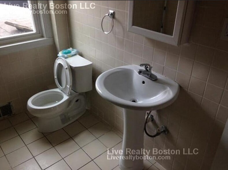 Building Photo - 20 Highgate St