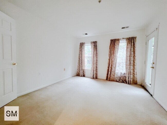 Building Photo - 6702 Lake Park Dr