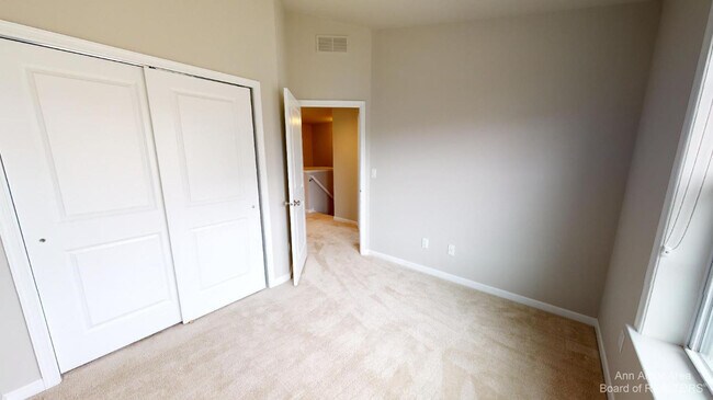Building Photo - 2794 Ashcombe Dr.
