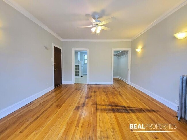 Building Photo - 0 bedroom in CHICAGO IL 60613