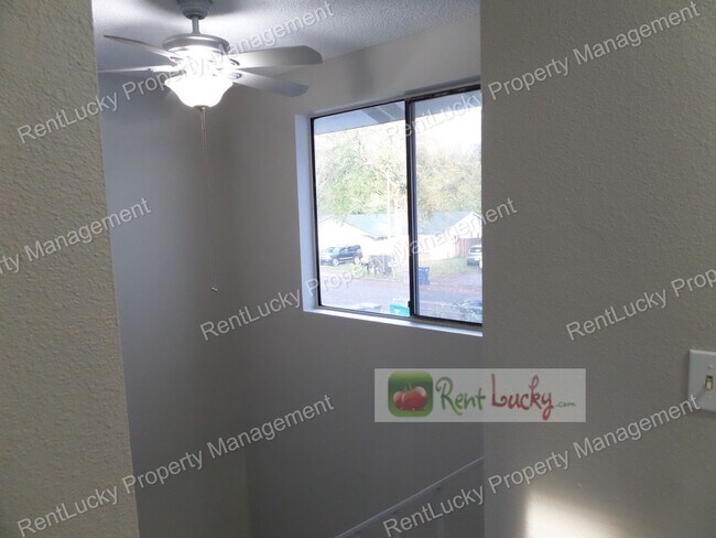 Building Photo - Freshly Updated 3-Bedroom Duplex w/Attache...