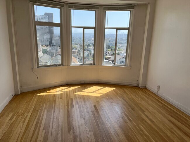 Building Photo - 2055 California St
