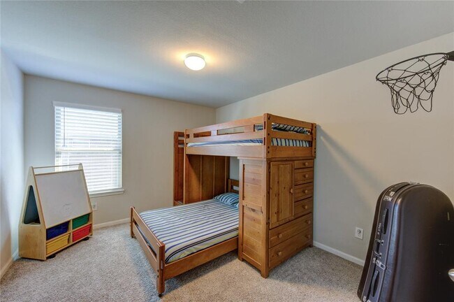 Building Photo - 9011 Hemlock Dr