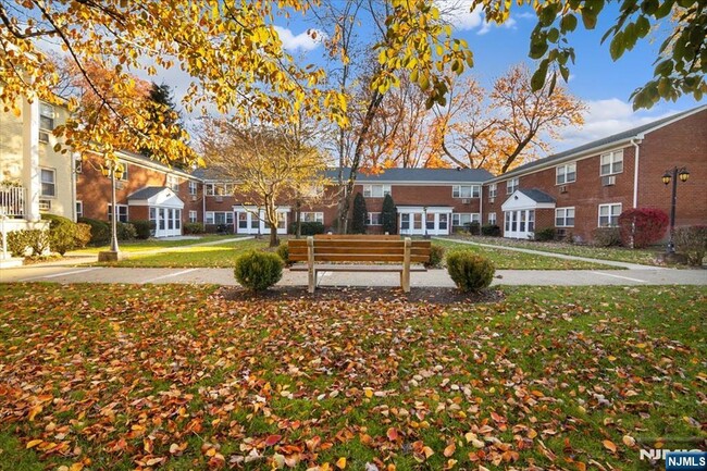 Building Photo - 53 Regency