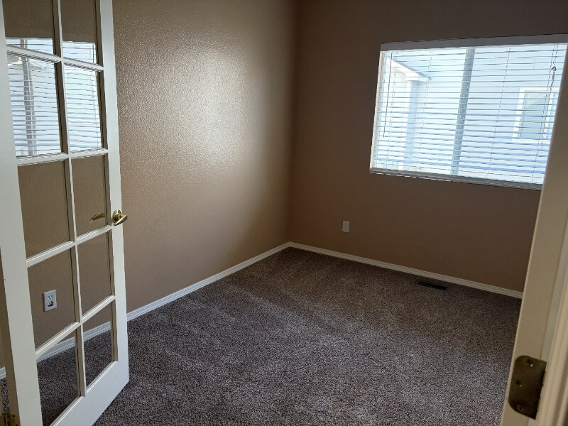 Building Photo - 1628 Lily Lake Dr