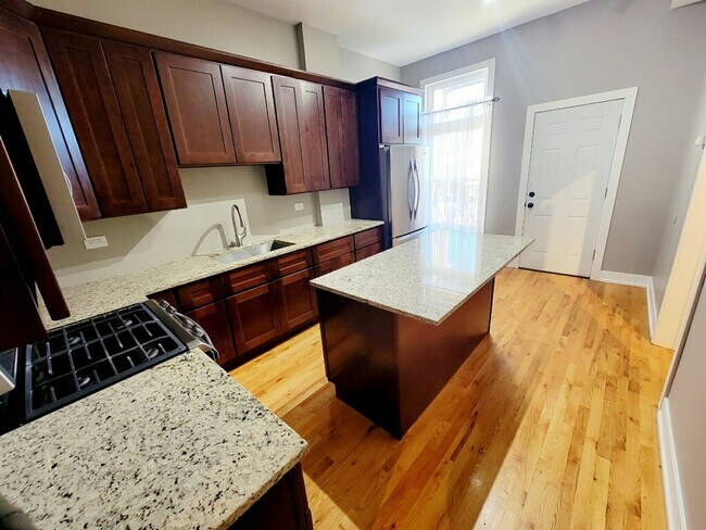 Building Photo - 2809 W Warren Blvd