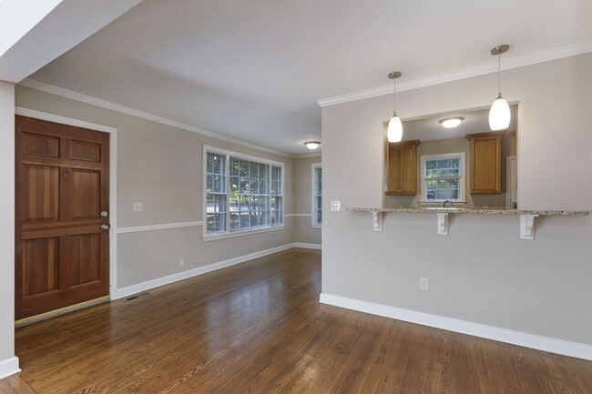Building Photo - Cozy 3BD/2BA in the heart of Green Hills/L...