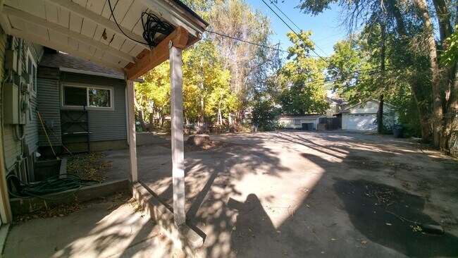 Building Photo - 808-810