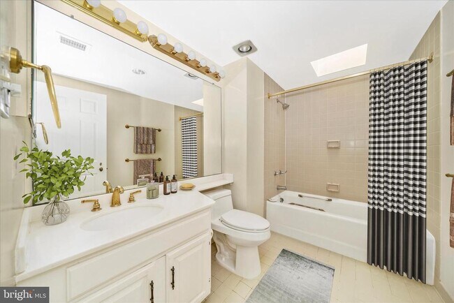 Building Photo - 1080 Wisconsin Ave NW