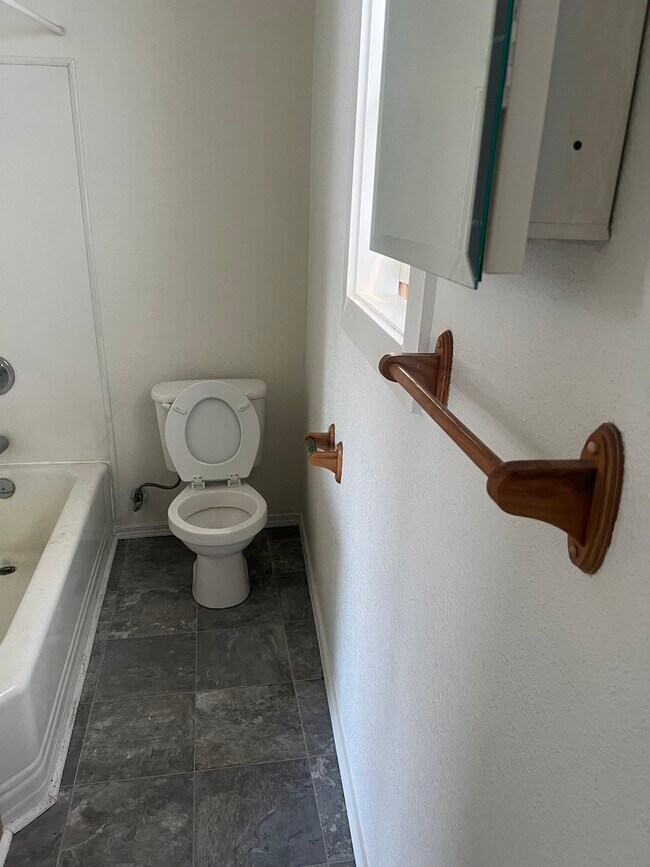 Building Photo - 200 N Alabama St